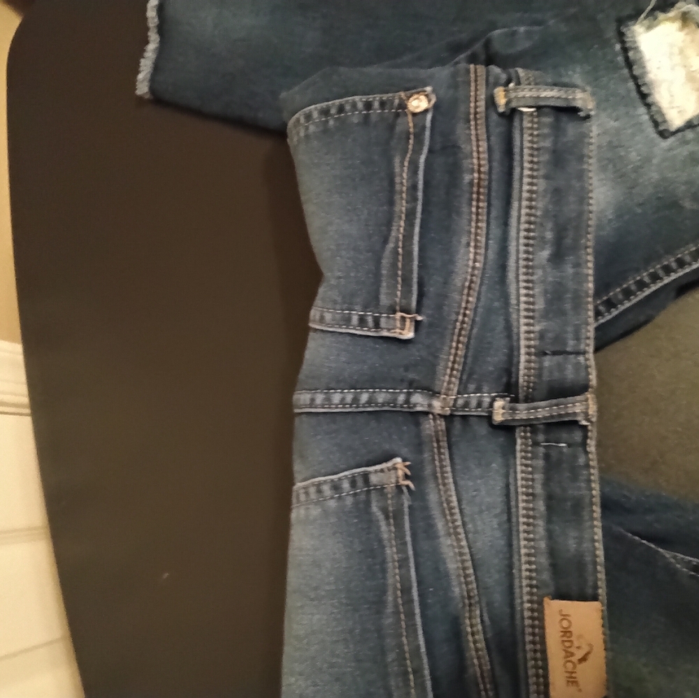 Girl's Jordache Fashion Distressed Jeans. - Picture 4 of 7